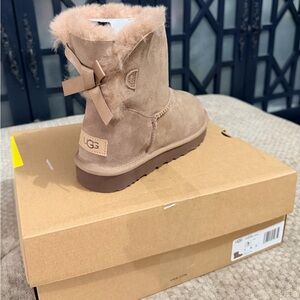UGG Mini Bailey Bow II Boots with Fluffy Trim and Bow SZ 7